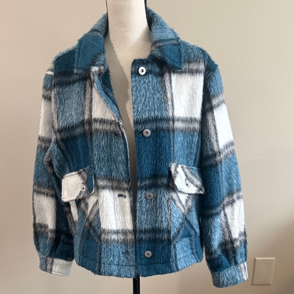 Cozy Blue and White Plaid Thick Jacket - Shacket  Size Medium